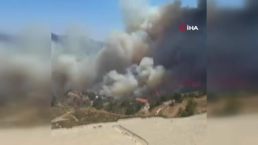 Kumluca İlçesi'nde ormanlık alanda yangın