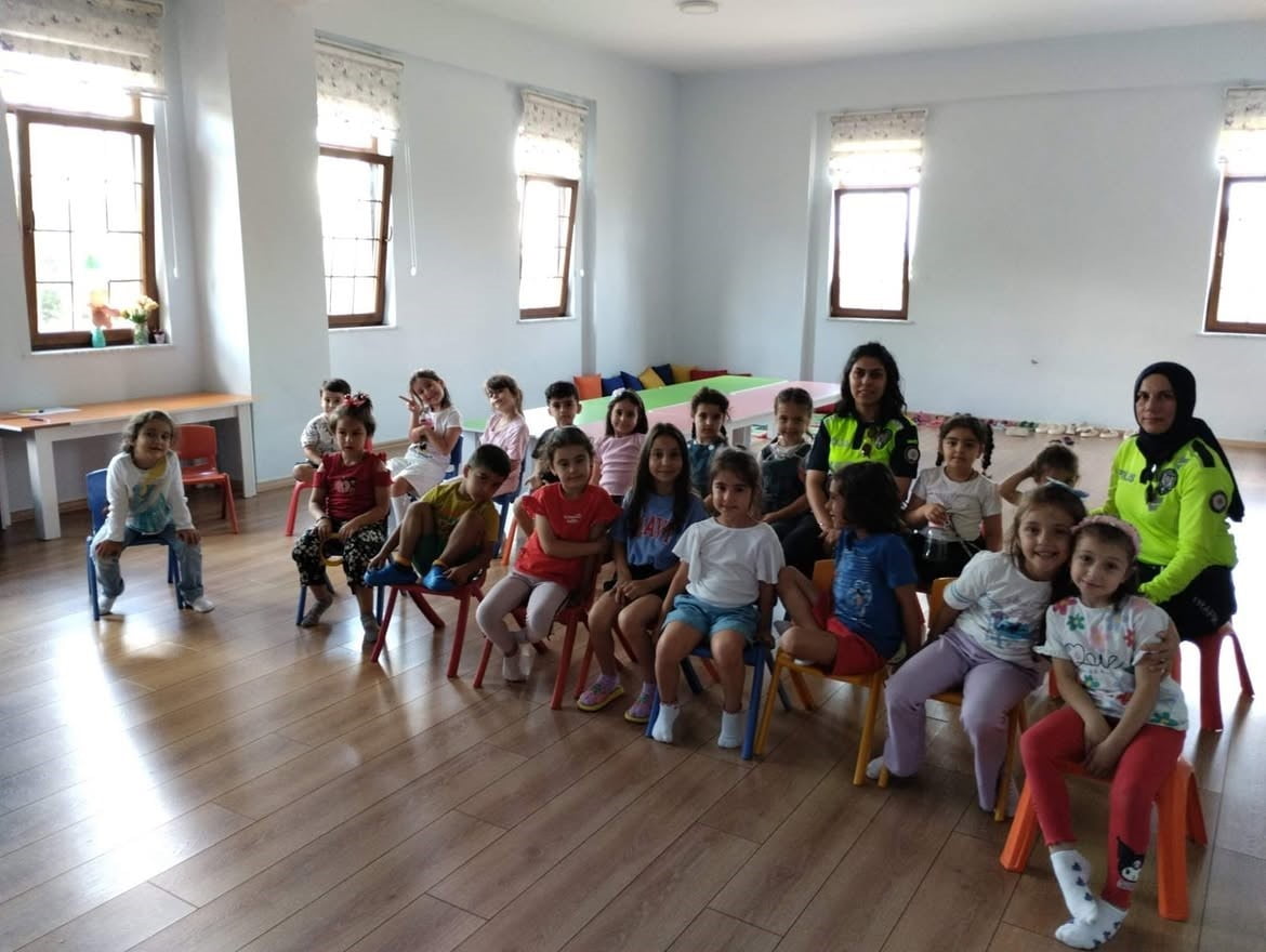 KUR'AN KURSU ÖĞRENCİLERİNE UYGULAMALI TRAFİK EĞİTİMİ