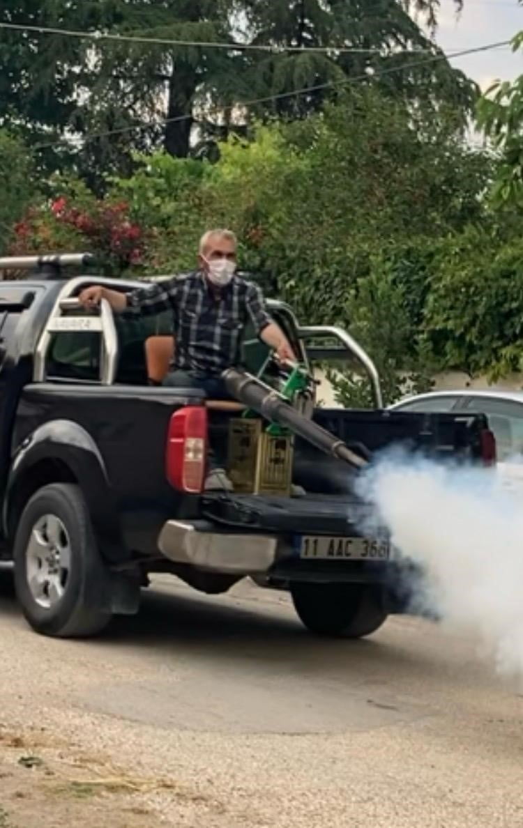 KURŞUNLU KÖYÜ'NDE SİNEK SEFERBERLİĞİ