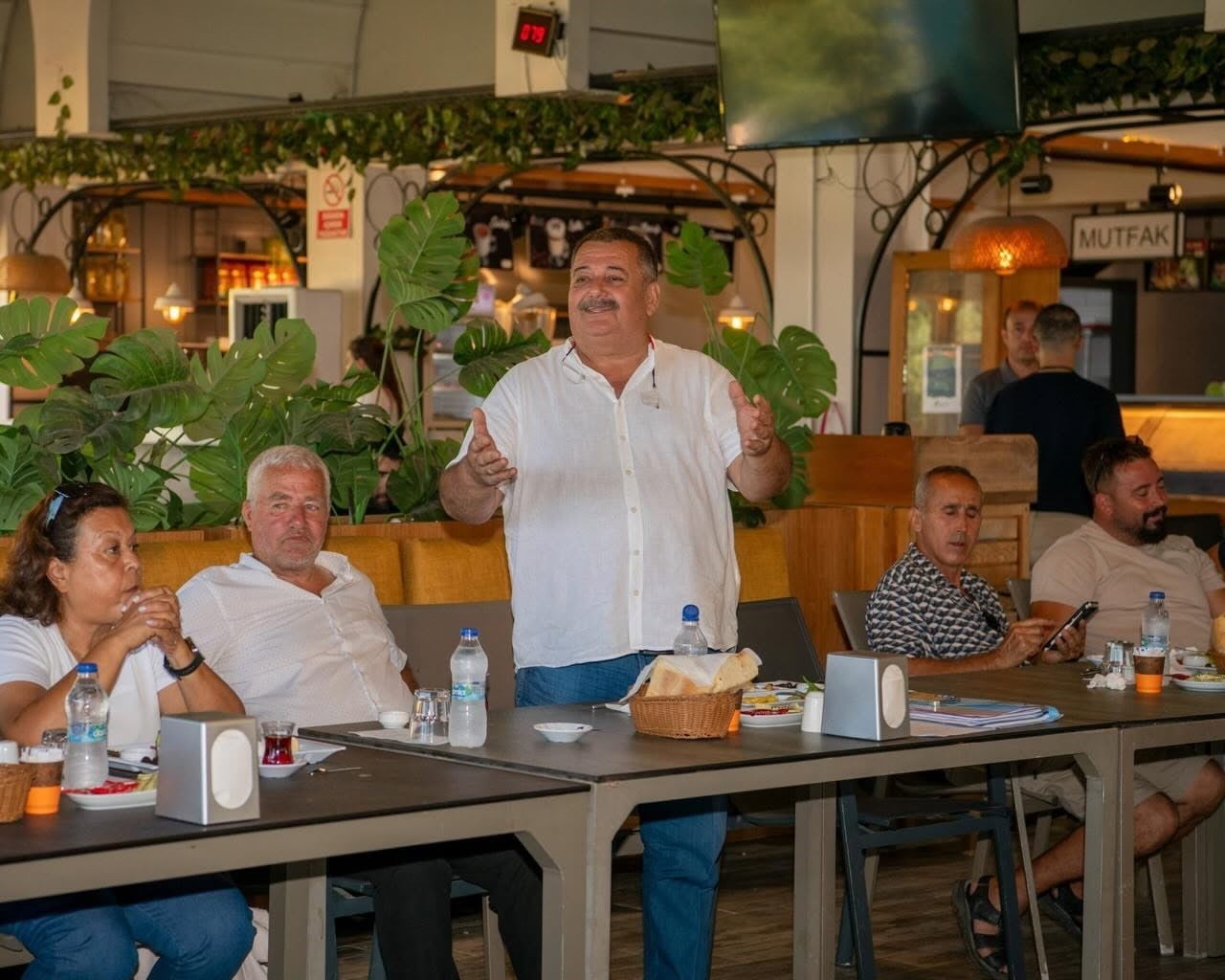KUŞADASI BELEDİYE BAŞKAN VEKİLİ TAHSİN DEMİRTAŞ, MAHALLE MUHTARLARIYLA BİR ARAYA GELEREK...