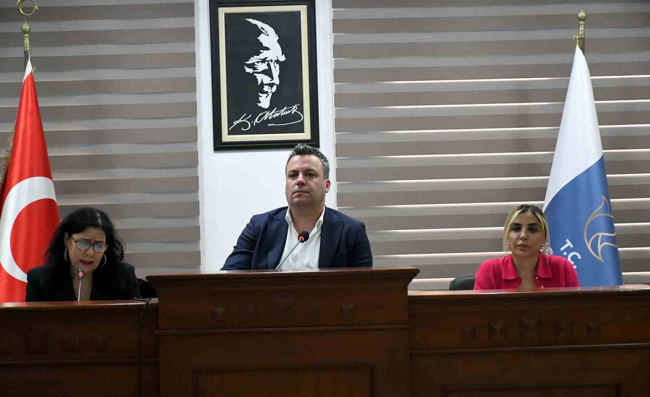 KUŞADASI BELEDİYE BAŞKAN VEKİLİ TAHSİN DEMİRTAŞ, SON GÜNLERDE KAMUOYUNDA GÜNDEME GELEN ÖZER TÜRK...