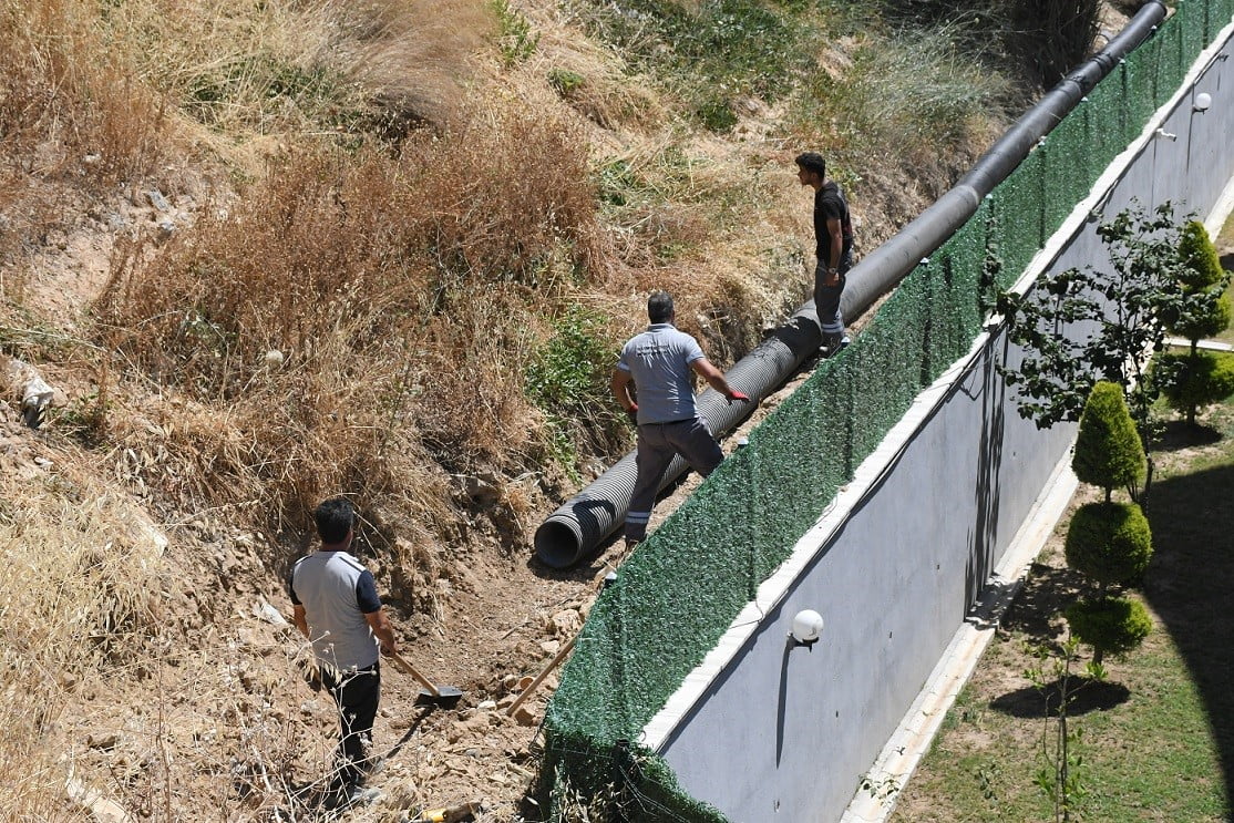 KUŞADASI BELEDİYESİ, KENT GENELİNDE SÜRDÜRDÜĞÜ ALTYAPI VE ÜSTYAPI YATIRIMLARINA HIZ KESMEDEN DEVAM...