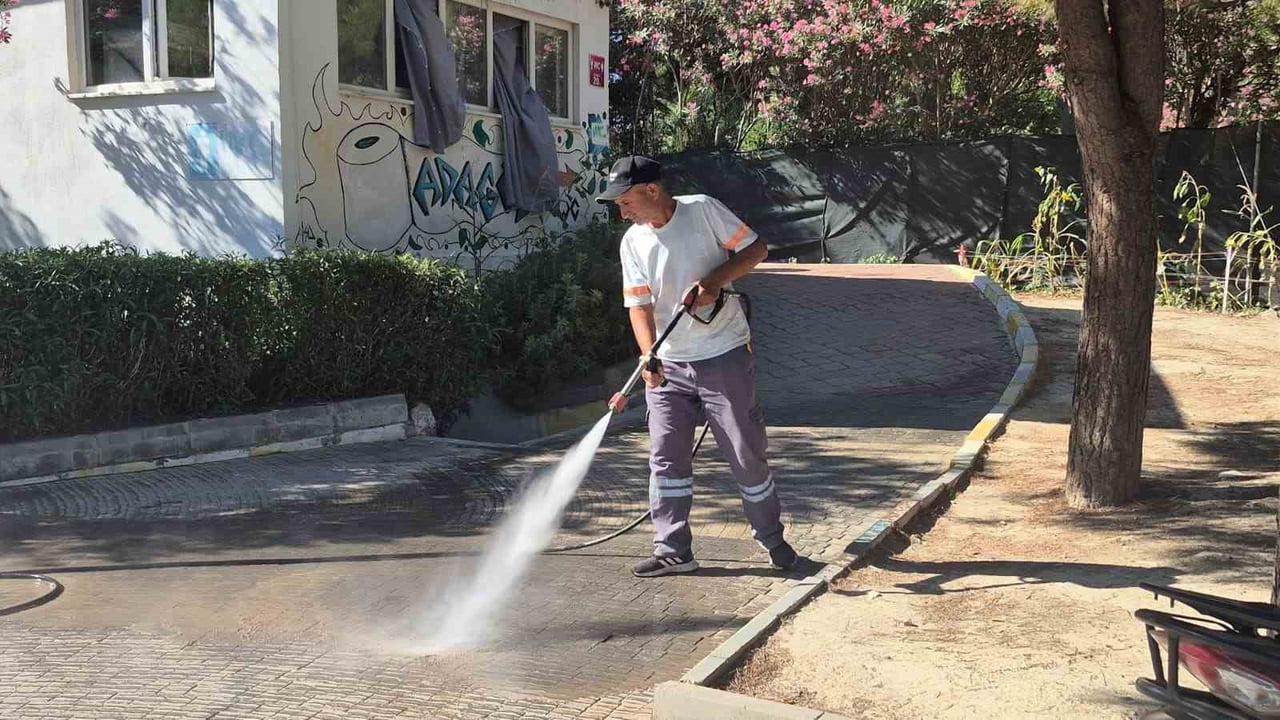 KUŞADASI BELEDİYESİ, YAZ SEZONUNDA ARTAN ZİYARETÇİ YOĞUNLUĞU NEDENİYLE ADAGÖL MESİRE ALANI'NDA...