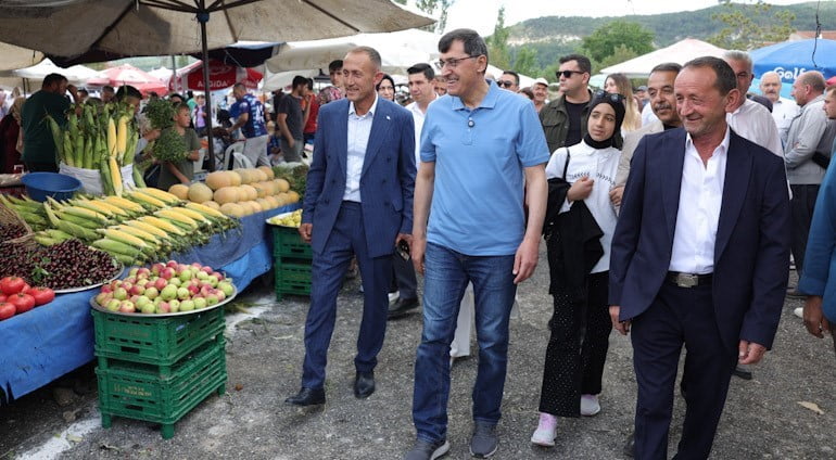 KÜTAHYA'DA 'ÇAMLICA HASAT ŞENLİĞİ'NDE BİRLİK VE BERABERLİK COŞKUSU YAŞANDI