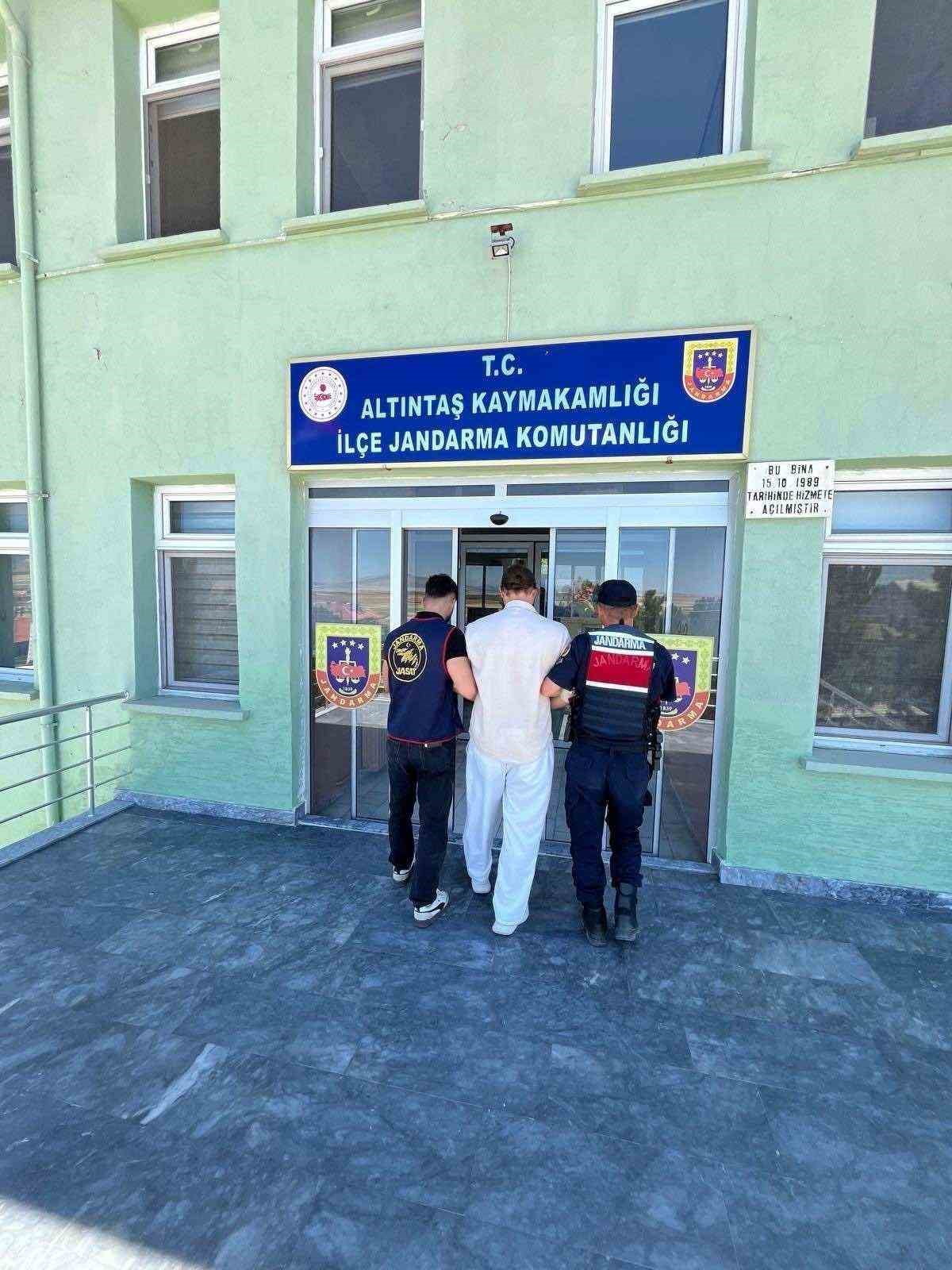 KÜTAHYA'DA 10 YIL HAPİS CEZASIYLA ARANAN HÜKÜMLÜ YAKALANDI