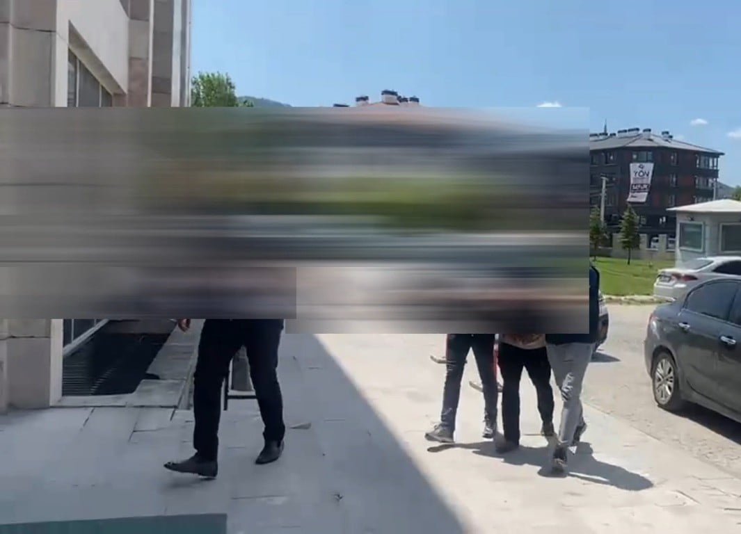KÜTAHYA'DA 20 YIL HAPİS CEZASIYLA ARANAN HÜKÜMLÜ YAKALANDI