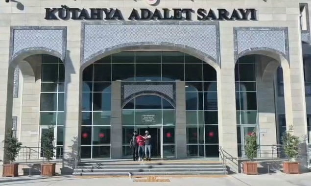 KÜTAHYA'DA 3 AYRI OTODAN HIRSIZLIK OLAYININ ŞÜPHELİSİ TUTUKLANDI