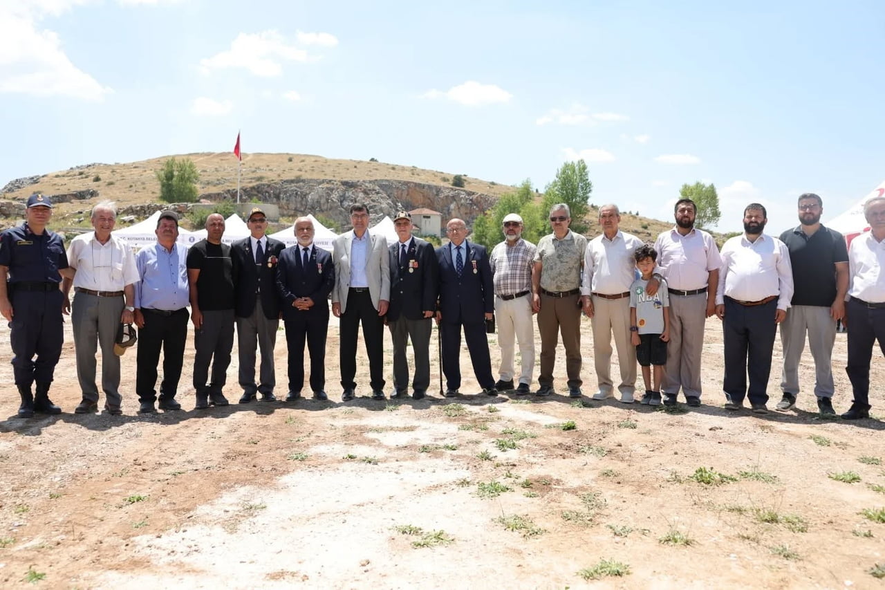 KÜTAHYA'DA BOZTEPE ŞEHİTLERİ DUALARLA ANILDI