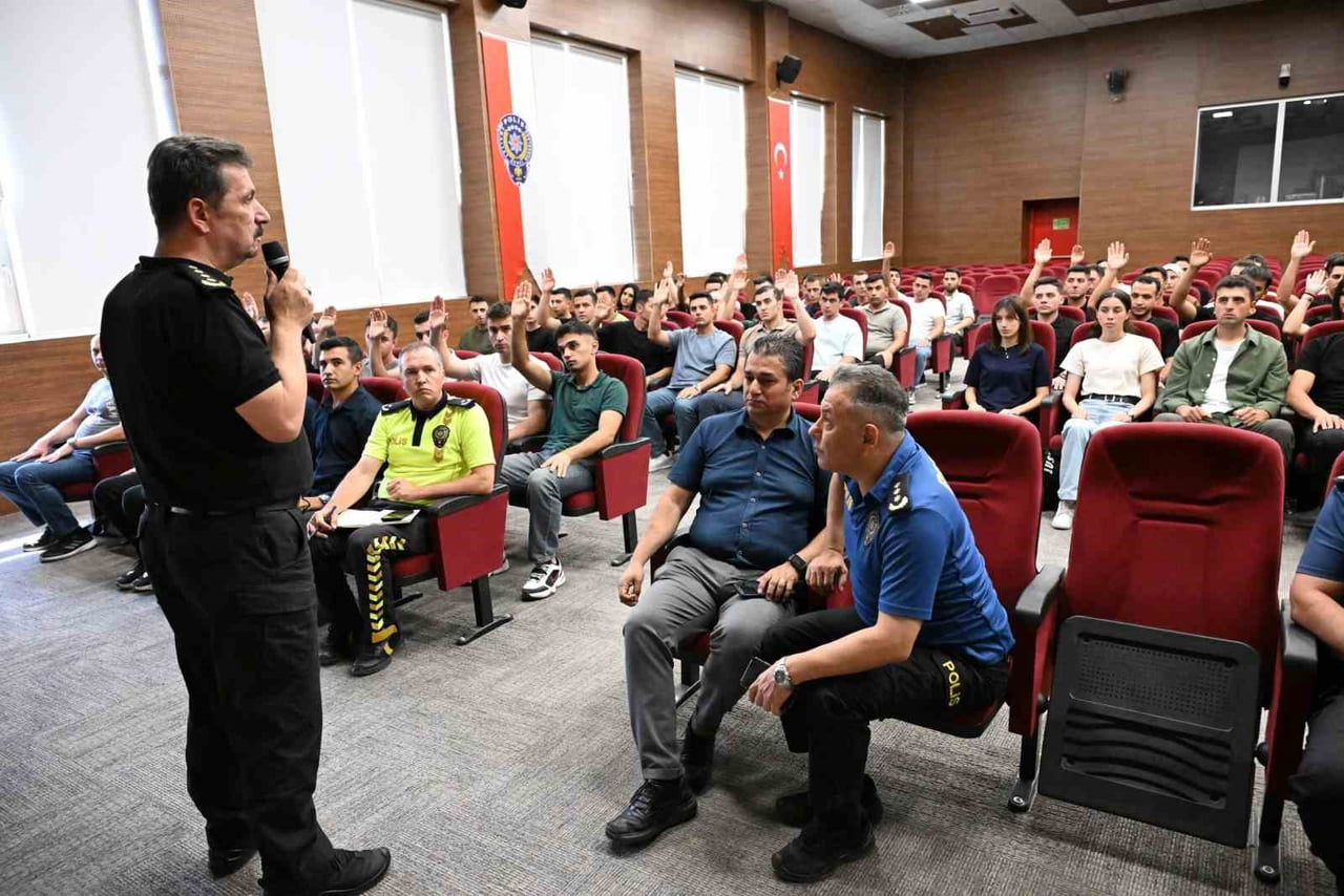 KÜTAHYA'DA GÖREVE BAŞLAYAN POLİS MEMURLARINA ORYANTASYON EĞİTİMİ