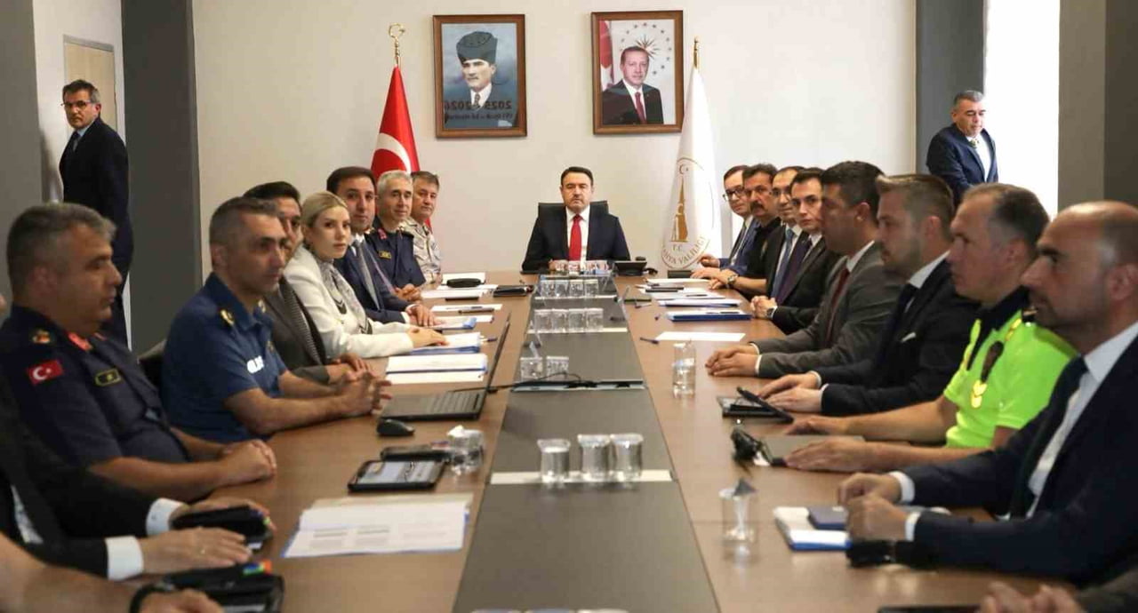 KÜTAHYA'DA GÜVENLİK ZİRVESİ, İLAVE TEDBİRLER MASAYA YATIRILDI