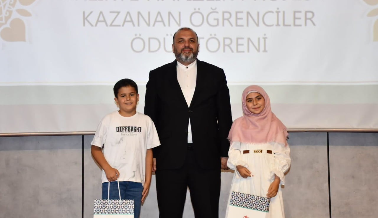 KÜTAHYA'DA HAFIZLIK PROJESİNİ KAZANAN ÖĞRENCİLER ÖDÜLLENDİRİLDİ
