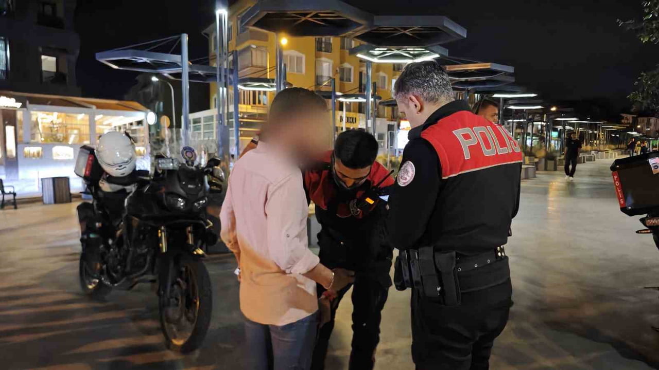 KÜTAHYA'DA HUZUR GÜVEN UYGULAMASINDA 6 ARANAN ŞAHIS YAKALANDI