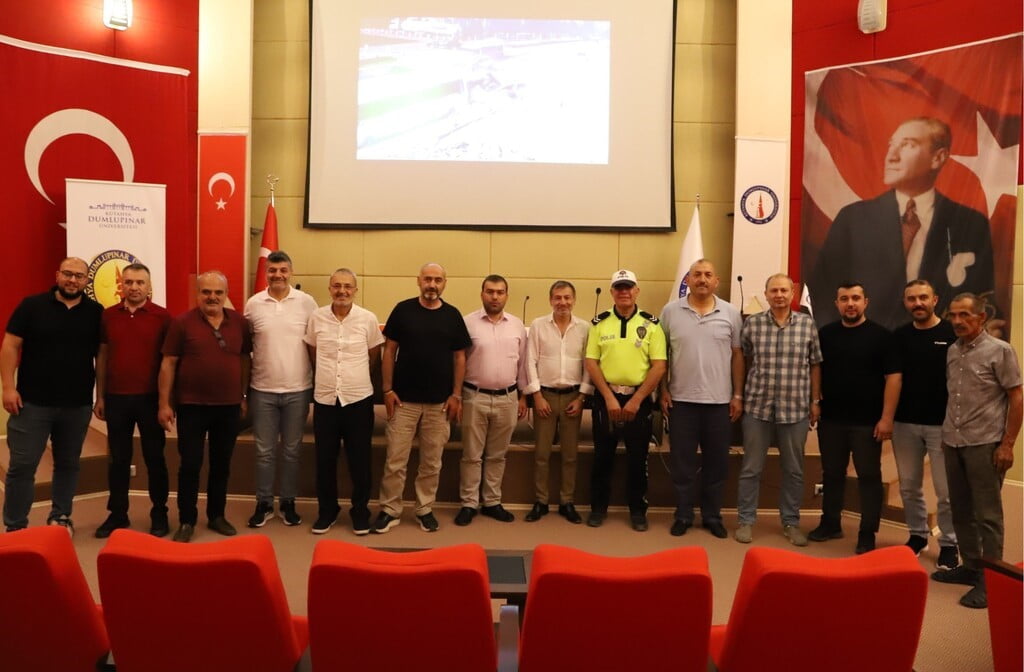KÜTAHYA'DA MAKAM ŞOFÖRLERİNE TRAFİK GÜVENLİĞİ EĞİTİMİ