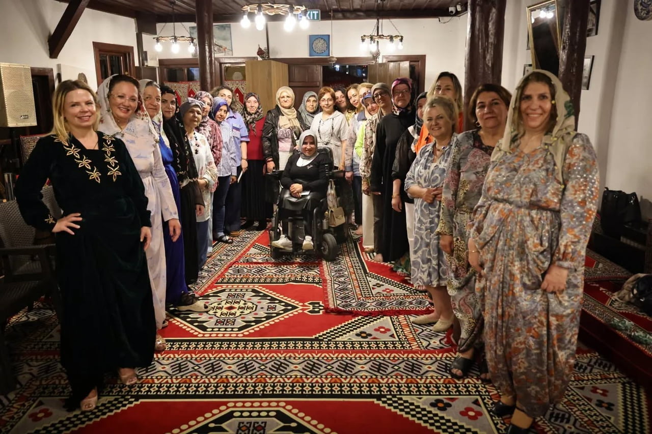 KÜTAHYA'DA ŞALVAR VE ÖRGÜ ETKİNLİĞİYLE GELENEKLER YAŞATILDI