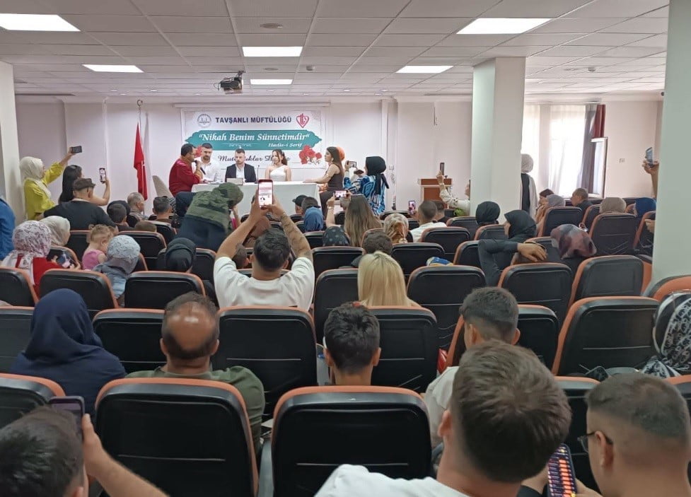 KÜTAHYA'NIN TAVŞANLI İLÇE MÜFTÜLÜĞÜ'NDE 2026 YILININ İLK 6 AYINDA 62 ÇİFTİN RESMİ NİKAH AKDİ...