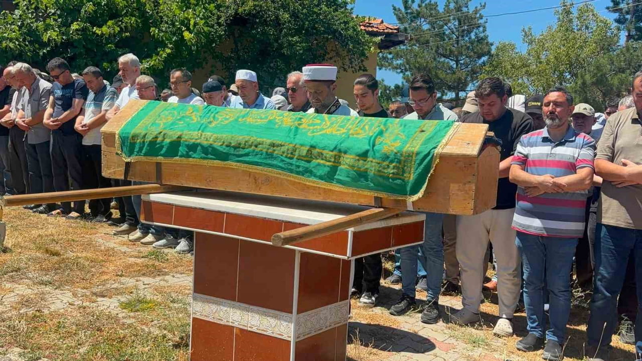 KÜTAHYA'NIN TAVŞANLI İLÇESİNDE SARI KANTARON TOPLAMAK İÇİN ÇIKTIĞI DAĞLIK ALANDA KAYALIKLARDAN...