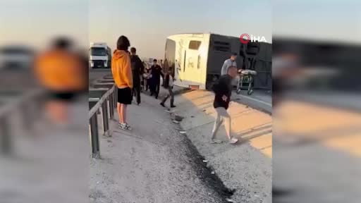 Kütahya-Afyonkarahisar karayolunda yolcu otobüsü devrildi: 31 yaralı