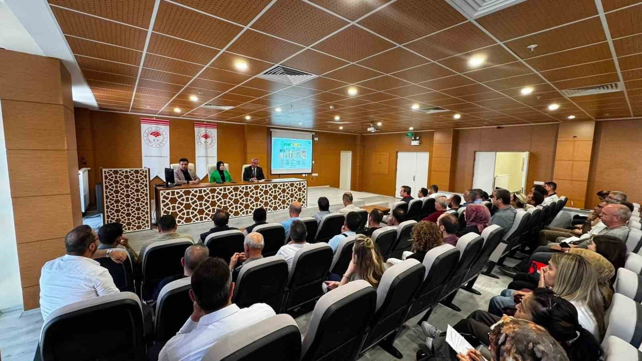 KÜTAHYA’DA B-REÇETE SİSTEMİ BİLGİLENDİRME TOPLANTISI GERÇEKLEŞTİRİLDİ