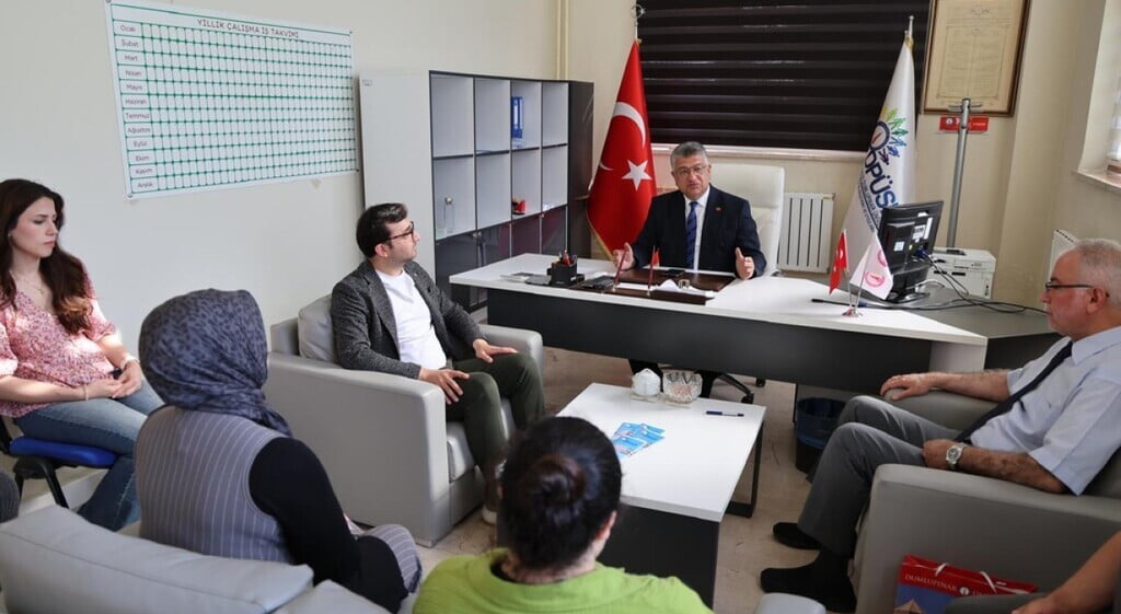 KÜTAHYA DUMLUPINAR ÜNİVERSİTESİ SÜREKLİ EĞİTİM MERKEZİ MÜDÜRLÜĞÜNE ATANAN PROF. DR. LEVENT MERCİN...