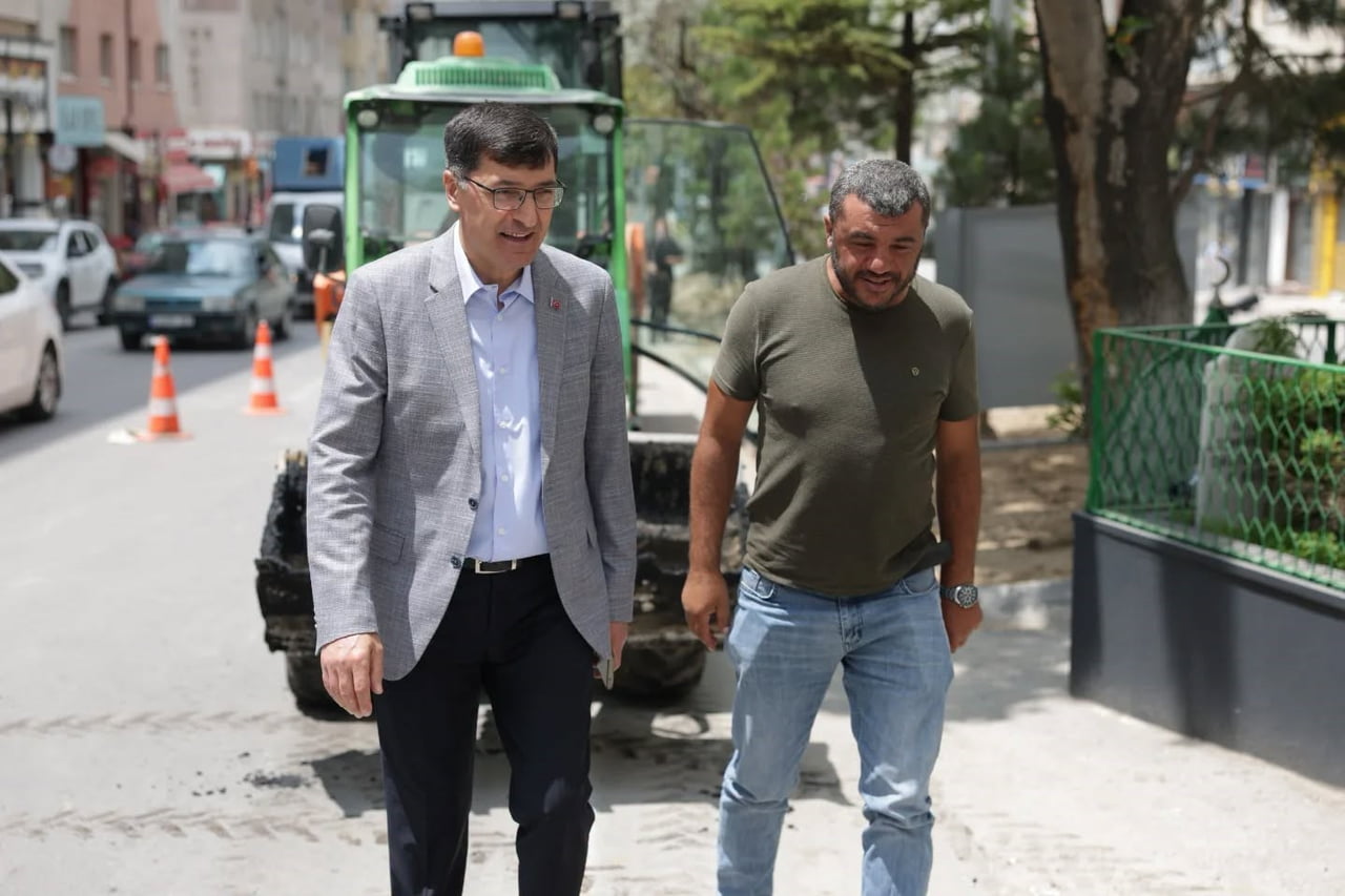 KÜTAHYA MEYDAN KAVŞAĞI'NDA YENİ TRAFİK DÜZENİ HAYATA GEÇTİ