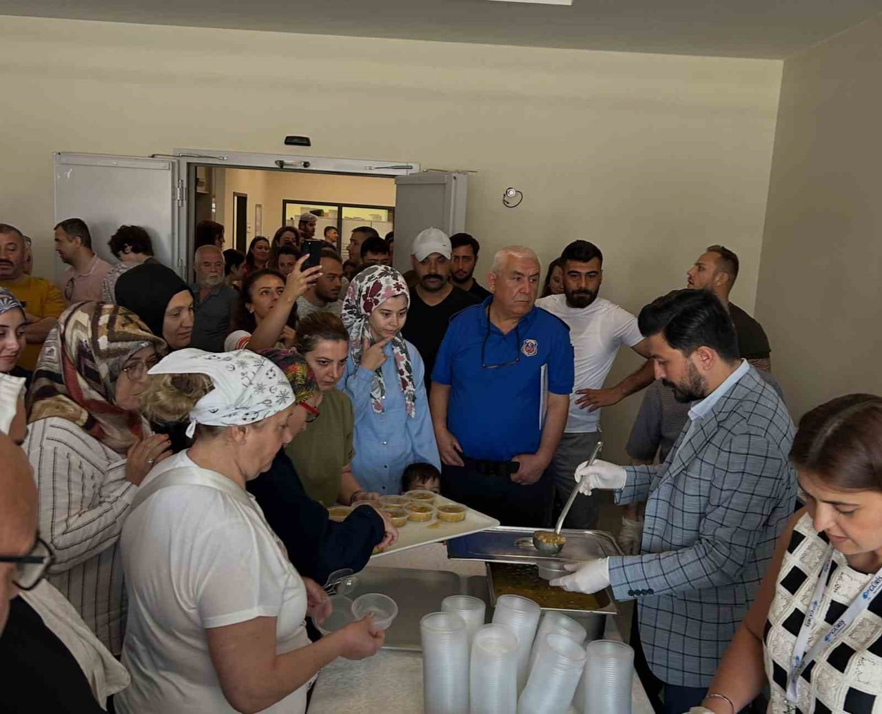 KÜTAHYA ŞEHİR HASTANESİ'NDE BİN KİŞİLİK AŞURE İKRAMI