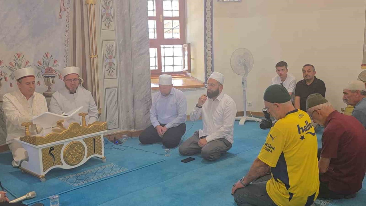 KÜTAHYA ULU CAMİİ'NDE 15 TEMMUZ ŞEHİTLERİ İÇİN 2 BİN 530 HATMİN DUASI YAPILDI