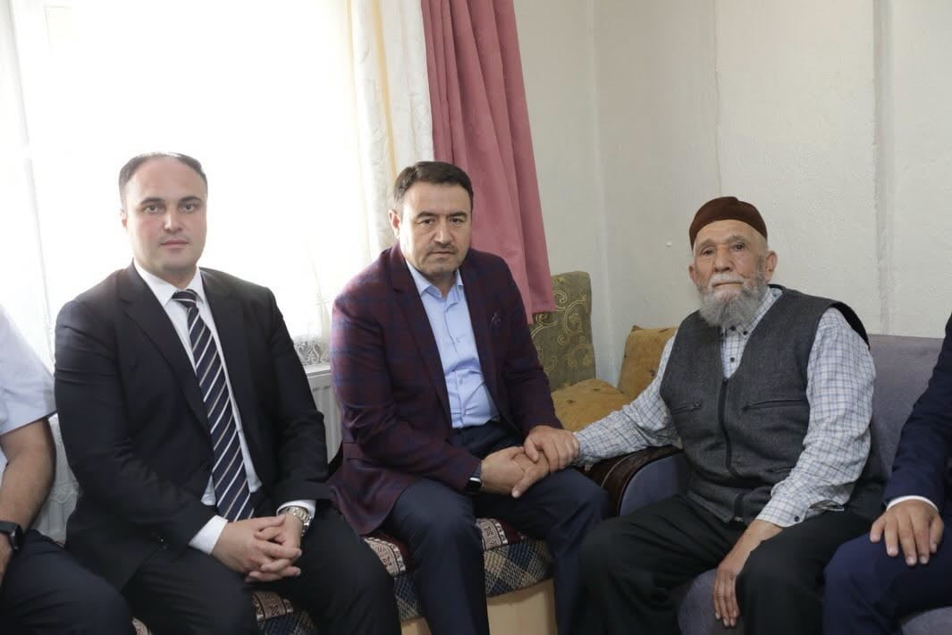 KÜTAHYA VALİSİ IŞIN, GÖREV GAZİSİ MEHMET TORUN'U EVİNDE ZİYARET ETTİ