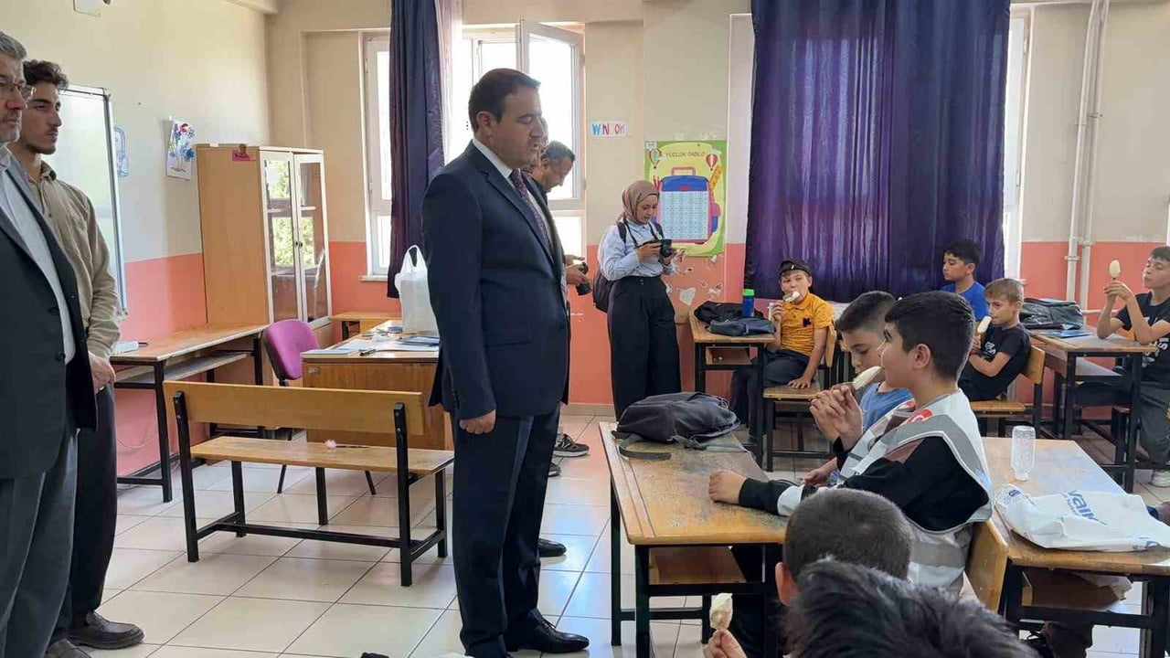 KÜTAHYA VALİSİ IŞIN, YAZ KUR’AN KURSU ÖĞRENCİLERİNİN SOSYAL MEDYADA YAPTIĞI DONDURMA ÇAĞRISINA...