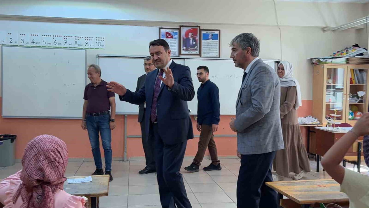 KÜTAHYA VALİSİ IŞIN, YAZ KUR’AN KURSU ÖĞRENCİLERİNİN SOSYAL MEDYADA YAPTIĞI DONDURMA ÇAĞRISINA...