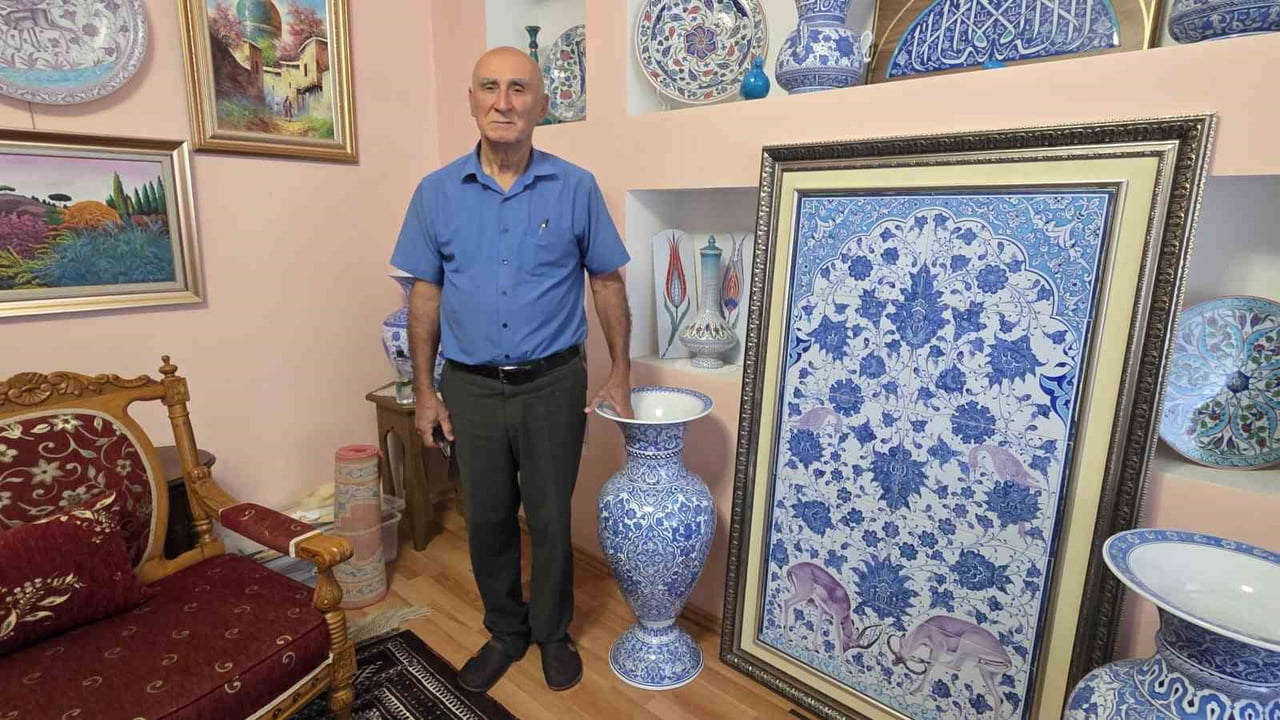 KÜTAHYALI DUAYEN ÇİNİ USTASI MEHMET KOÇER, KÜTAHYA ÇİNİCİLİĞİNİN GEÇMİŞTEN GÜNÜMÜZE GELİŞİMİNİ...