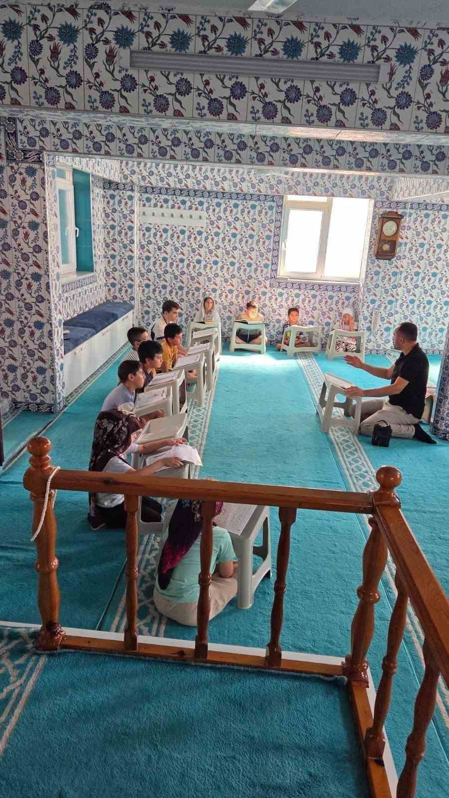 KUYUCAK İLÇE MÜFTÜLÜĞÜ TARAFINDAN YAZ KUR'AN KURSLARI KAPSAMINDA ÖĞRENCİLERE YÖNELİK DÜZENLENEN...
