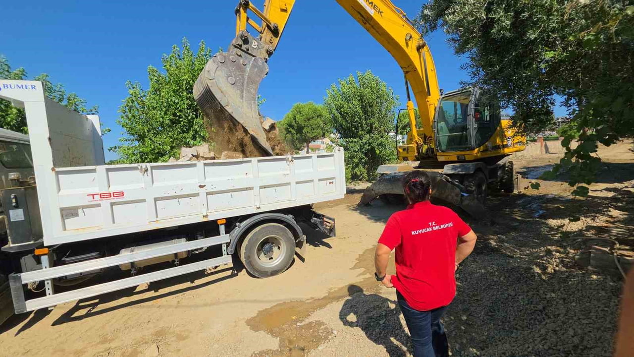 KUYUCAK’TA ÜSTYAPI ÇALIŞMALARI SÜRÜYOR