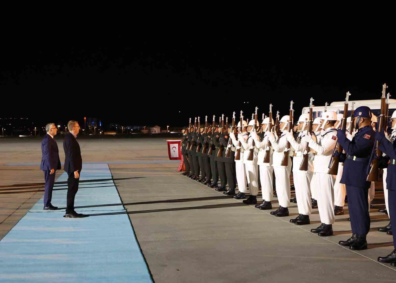 LETONYA CUMHURBAŞKANI EDGARS RİNKĒVİČS NATO ZİRVESİNE KATILMAK İÇİN ANKARA’YA GELDİ.