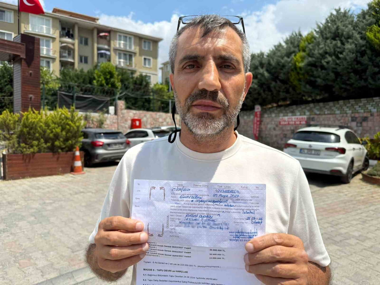 LEVENT'İN YÖNLENDİRDİĞİ İKİ KİŞİYE 4 ADET DAİREYİ DEVREDEN DOĞAN, ALACAĞINI TAHSİL EDEMEYİNCE...