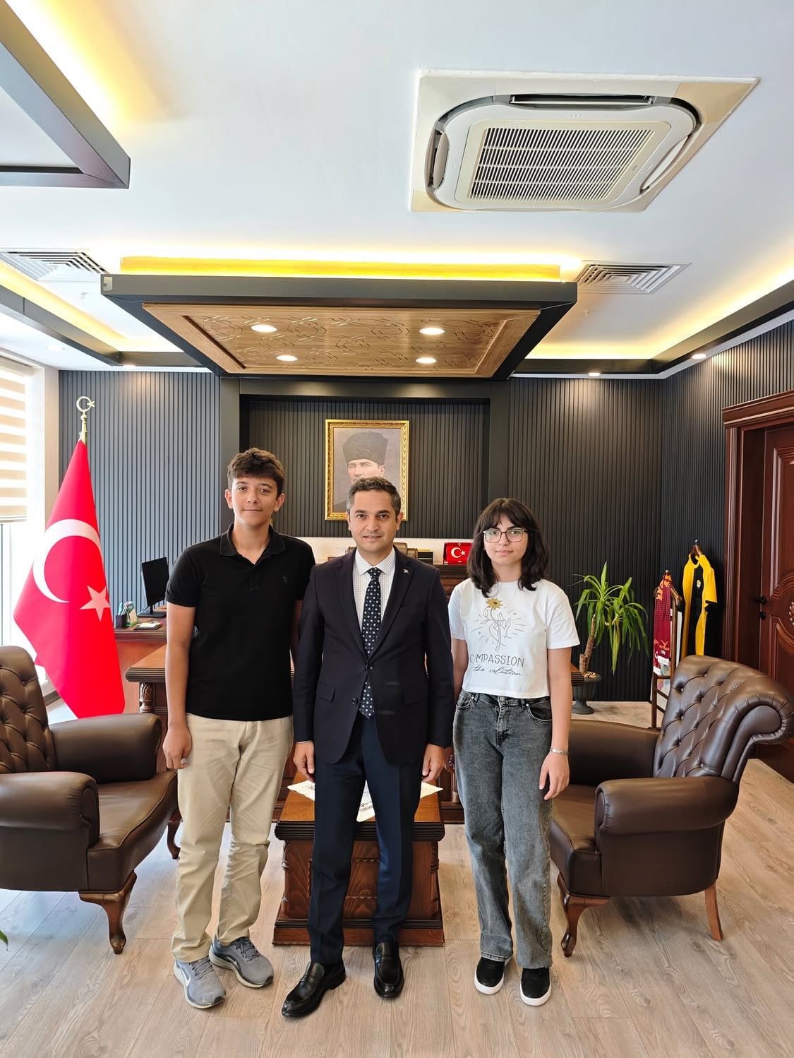 LGS’DE 500 TAM PUAN ALARAK TÜRKİYE BİRİNCİSİ OLAN CEMRE SU SEZEN VE ALİ ÇAĞAN UÇUCU, DEFNE...
