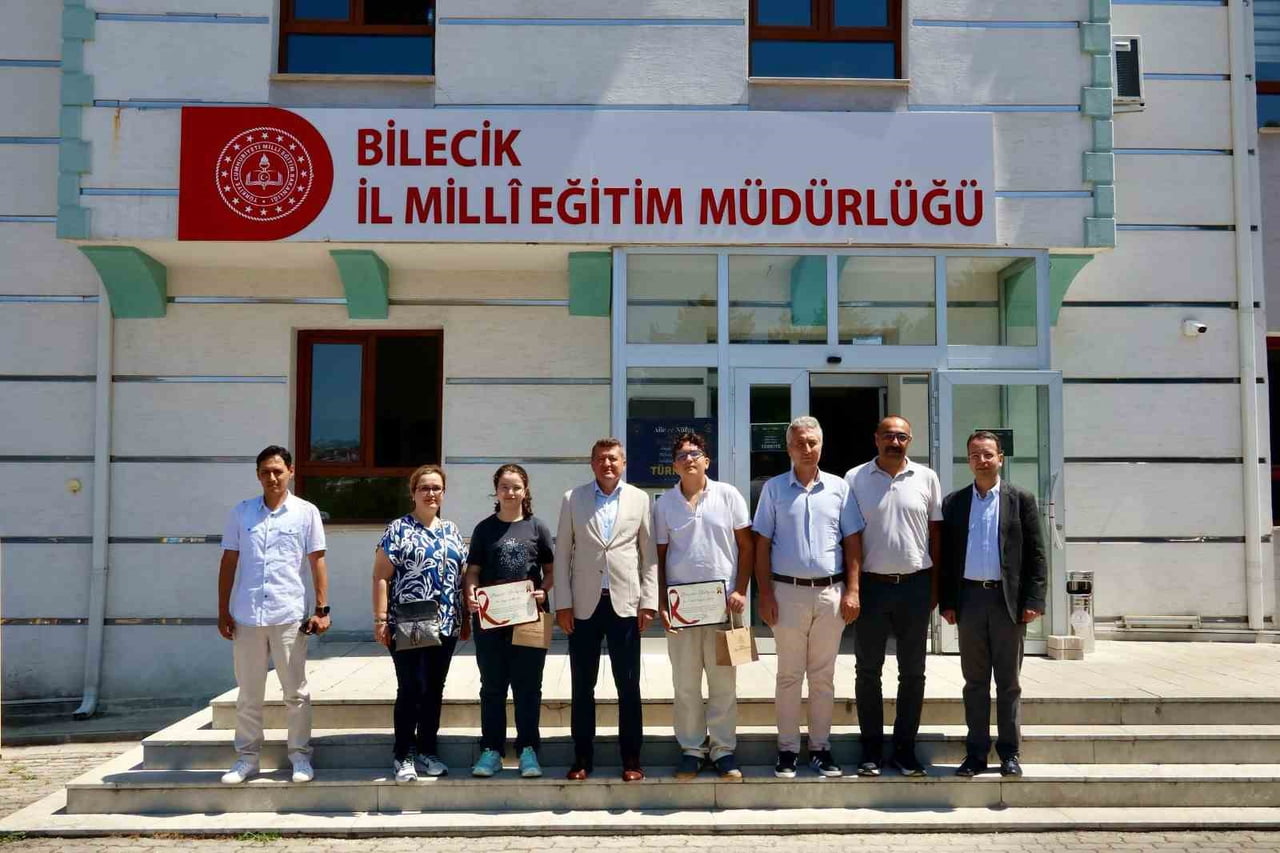 LGS’DE DERECEYE GİREN ÖĞRENCİLER ÖDÜLLENDİRİLDİ