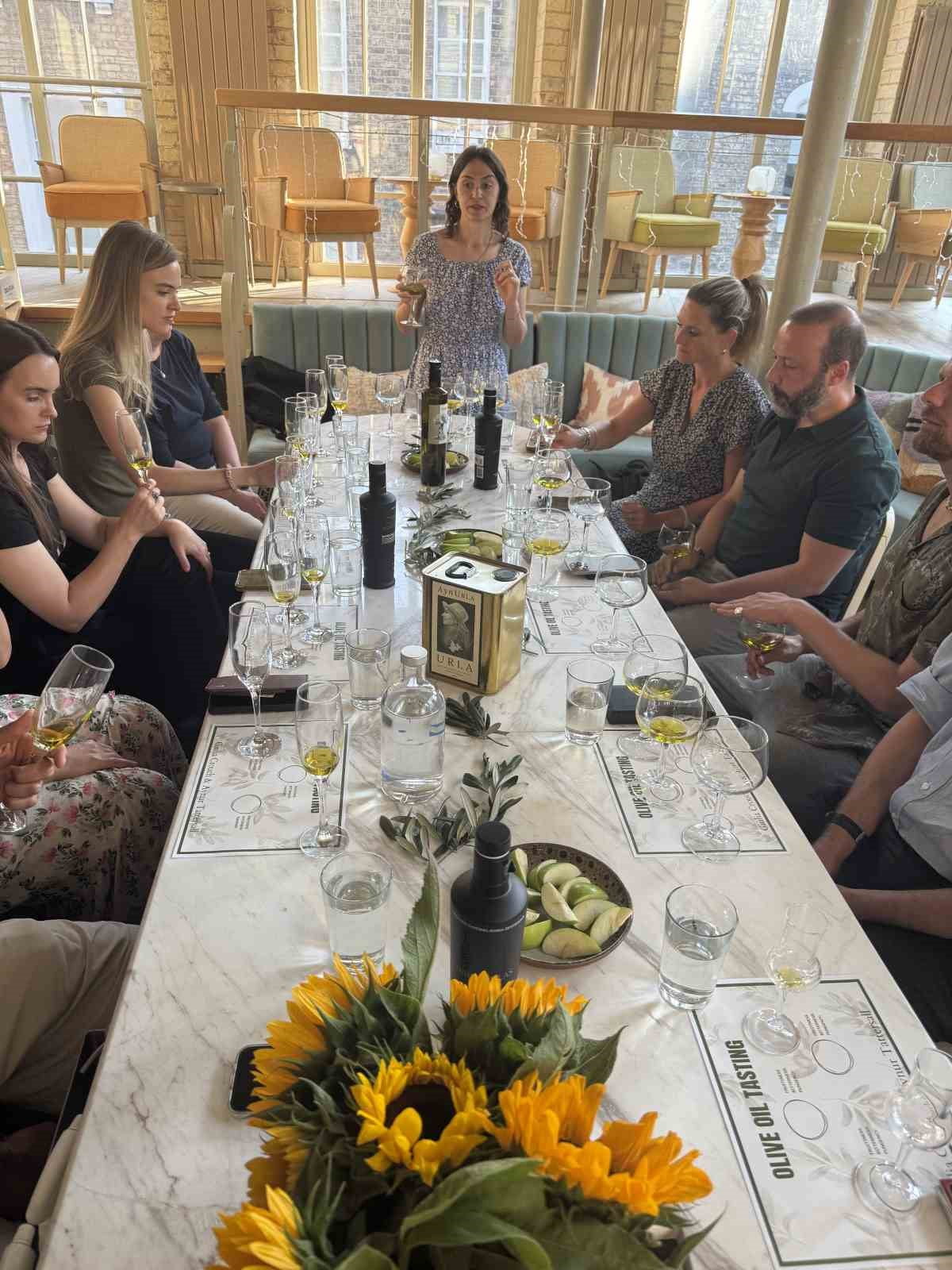 LONDRA’DA TÜRK MUTFAĞINI BAŞARIYLA TEMSİL EDEN ZAHTER RESTAURANT’TA GERÇEKLEŞTİRİLEN ETKİNLİK...