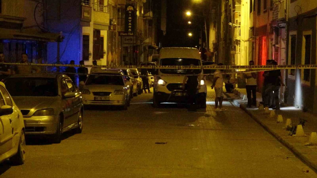 MALATYA'DA AĞIR HASARLI BİR BİNANIN ÇATISINDAN DÜŞEN 35 YAŞINDAKİ ŞAHIS KALDIRILDIĞI HASTANEDE...