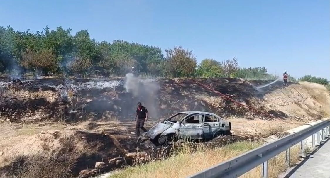 MALATYA'DA BARİYERLERE ÇARPAN OTOMOBİLİN ALEV ALDIĞI KAZADA AĞIR YARALANAN SÜRÜCÜ, TEDAVİ GÖRDÜĞÜ...