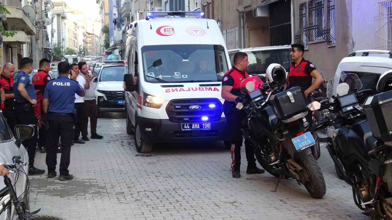 MALATYA'DA BİR UZMAN ÇAVUŞ, BEYLİK TABANCASIYLA DOLDUR BOŞALT YAPTIĞI SIRADA SİLAHIN ATEŞ ALMASI...