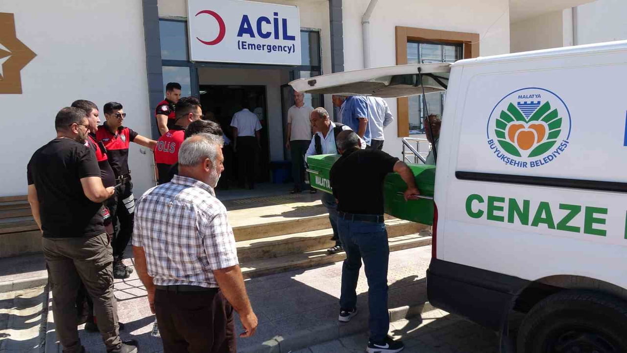 MALATYA'DA EVİNİN BAHÇESİNDE BAŞINDAN SİLAHLA VURULMUŞ HALDE BULUNAN 58 YAŞINDAKİ ŞAHIS...