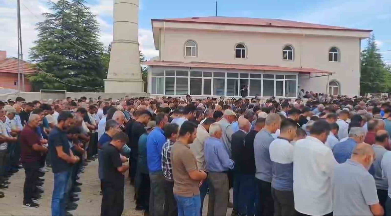 MALATYA'DA FECİ KAZADA HAYATINI KAYBEDEN 3 KİŞİ SON YOLCULUĞUNA UĞURLANDI