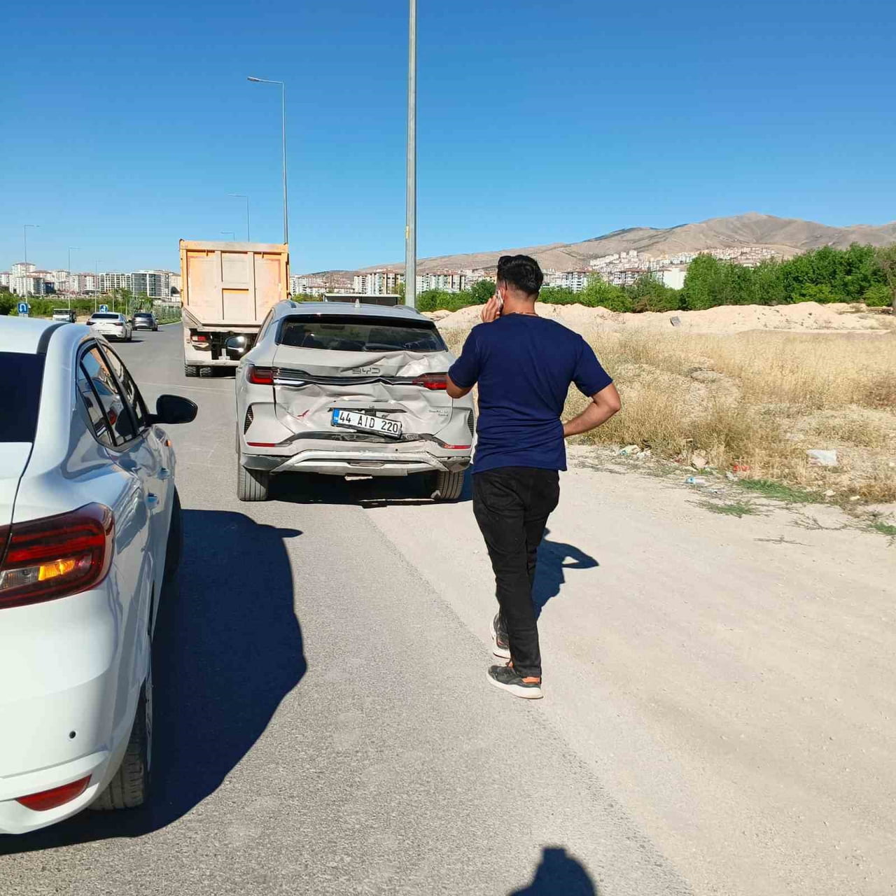 MALATYA'DA İKİ OTOMOBİL ÇARPIŞTI: 1 YARALI