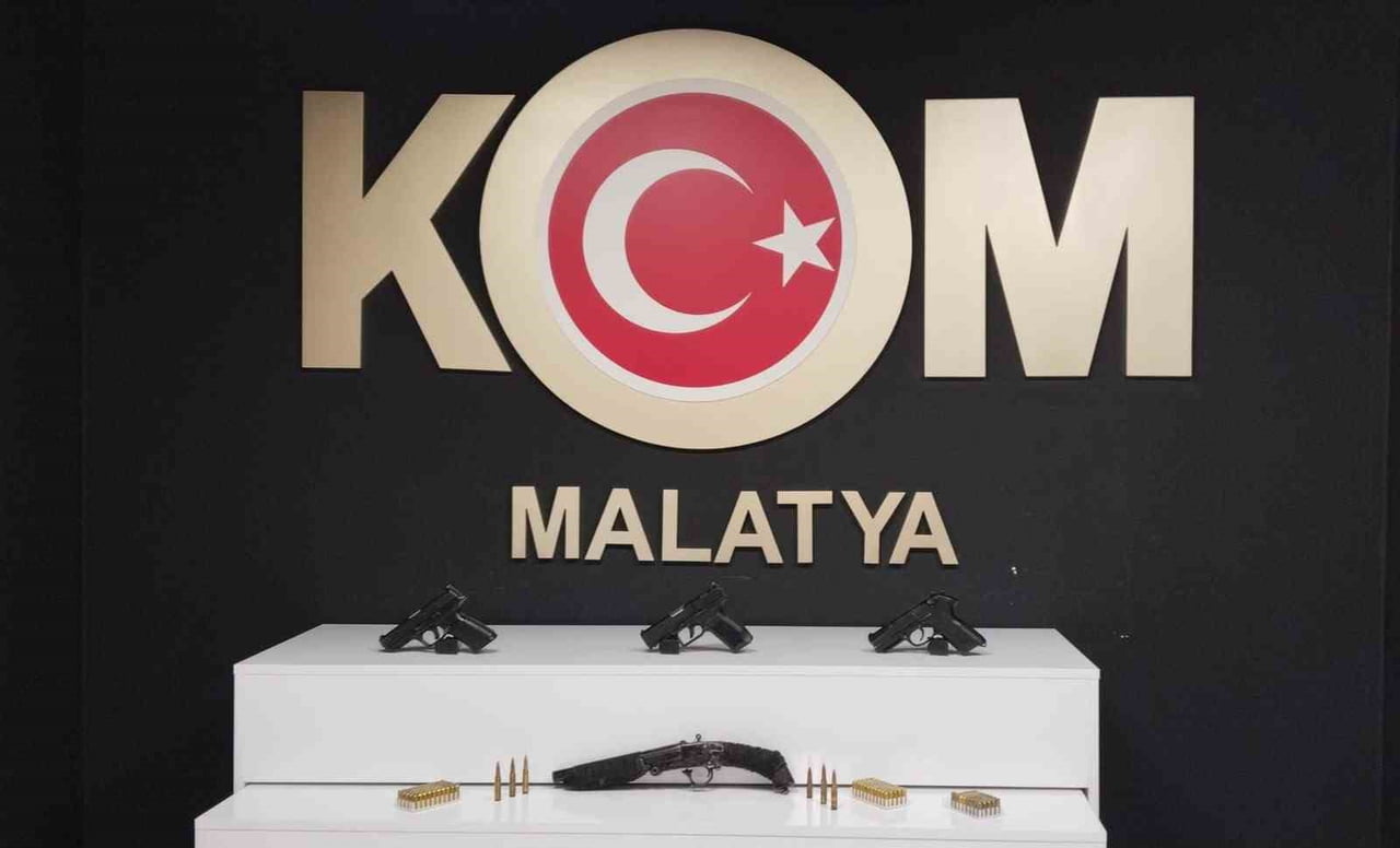 MALATYA'DA KAÇAKÇILIK VE ORGANİZE SUÇLARLA MÜCADELE (KOM) ŞUBE MÜDÜRLÜĞÜ EKİPLERİNCE RUHSATSIZ...