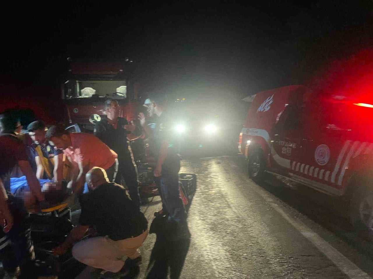 MALATYA'NIN ARGUVAN İLÇESİNDE TIR İLE OTOMOBİLİN ÇARPIŞTIĞI KAZADA 3 KİŞİ HAYATINI KAYBETTİ, 1...