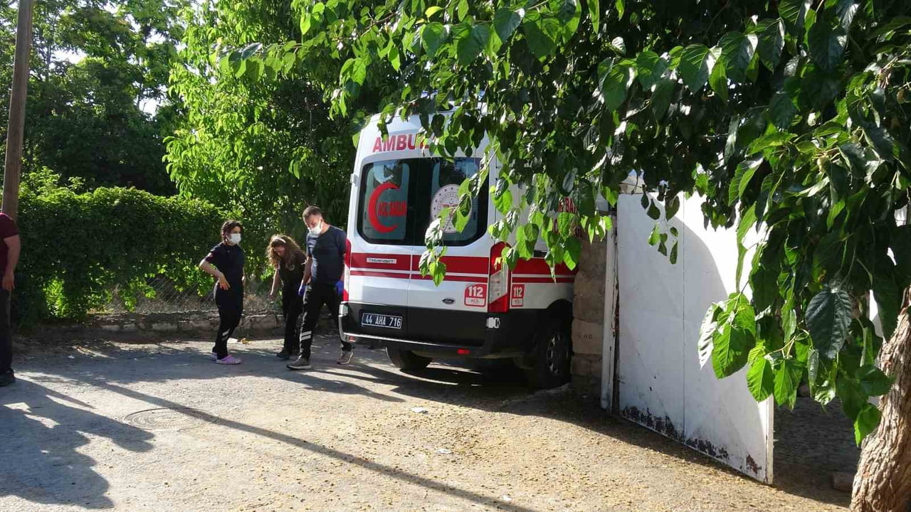 MALATYA'NIN BATTALGAZİ İLÇESİNDE BİR SÜREDİR HABER ALINAMAYAN 26 YAŞINDAKİ GENÇ EVİNDE ÖLÜ...