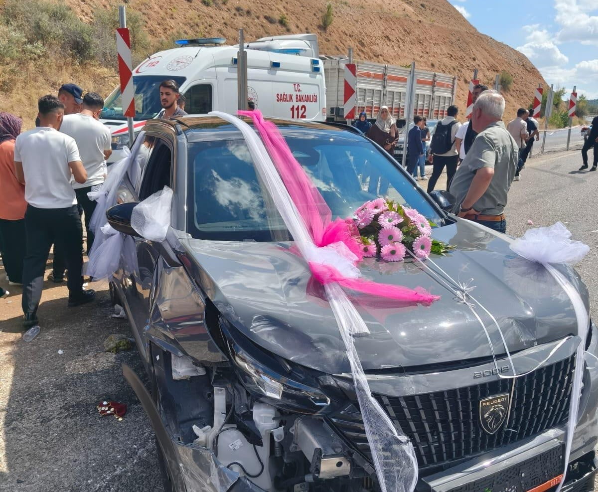 MALATYA'NIN DOĞANŞEHİR İLÇESİNDE DÜĞÜN KONVOYUNDAKİ ARAÇLARIN KARIŞTIĞI ZİNCİRLEME TRAFİK...