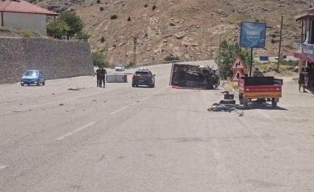 MALATYA’DA İKİ PİKAP ÇARPIŞTI: 3 YARALI