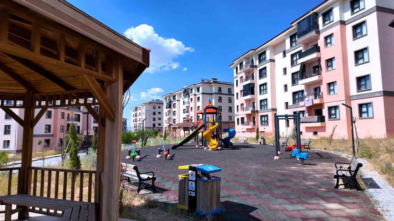 MALATYA İKİZCE MAHALLESİ’NDE AFET KONUTLARI İLE BİRLİKTE İLK EVİM-250 BİN SOSYAL KONUT PROJESİ...