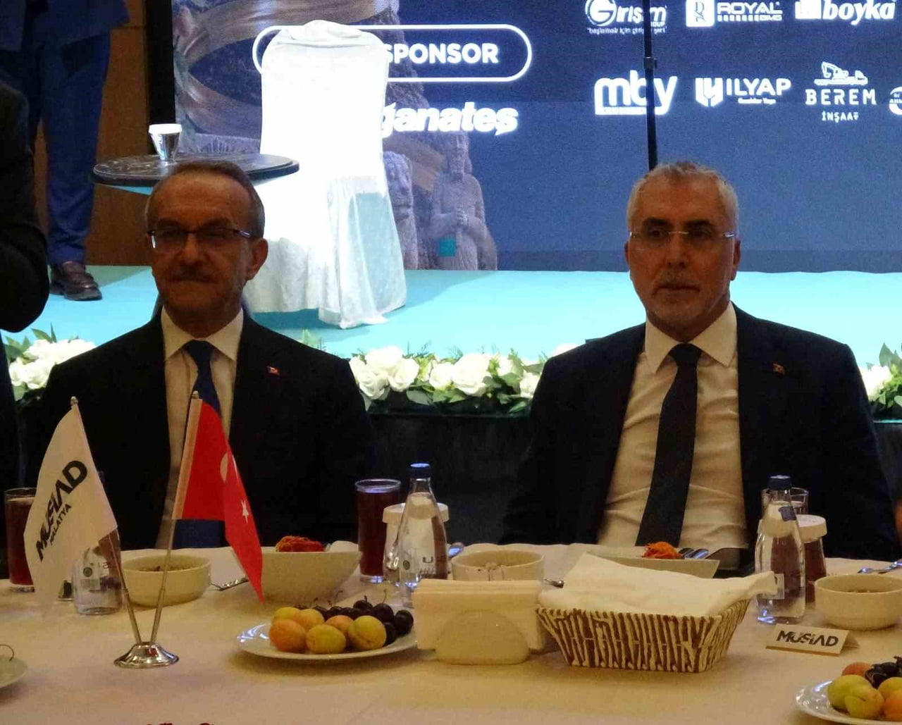 MALATYA VALİSİ SEDDAR YAVUZ VE ÇALIŞMA VE SOSYAL GÜVENLİK BAKANI VEDAT IŞIKHAN